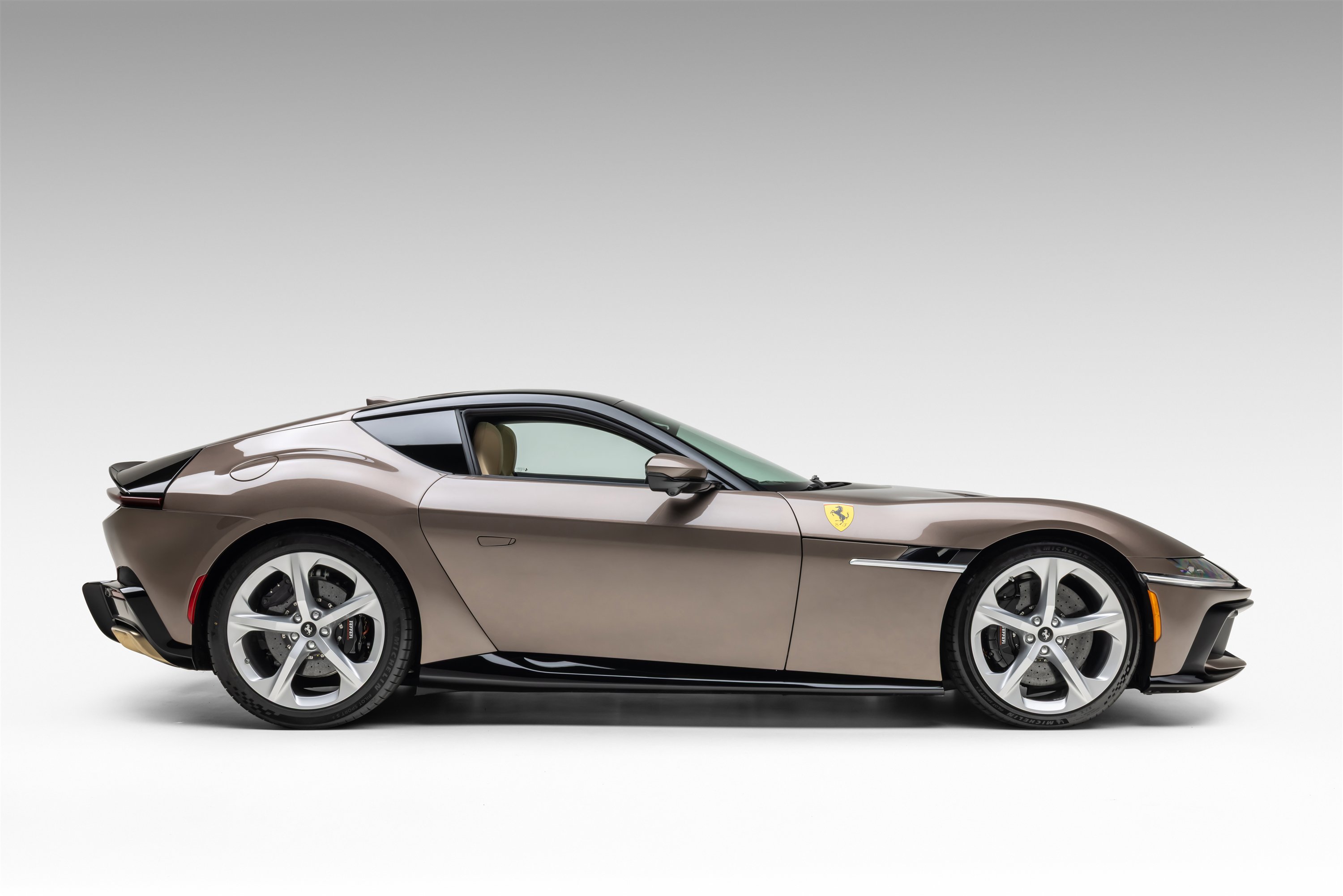 Certified 2025 Ferrari 12Cilindri image 7