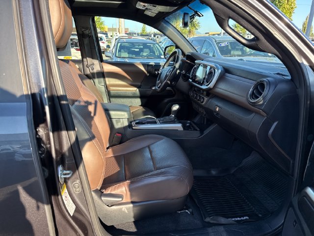 Used 2017 Toyota Tacoma Limited w/ Tow Package AWD/4WD image 9