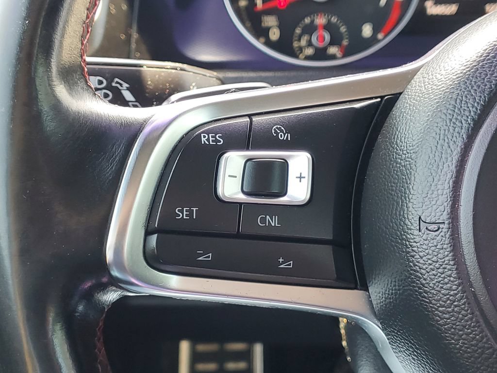 Used 2015 Volkswagen GTI SE FWD image 18