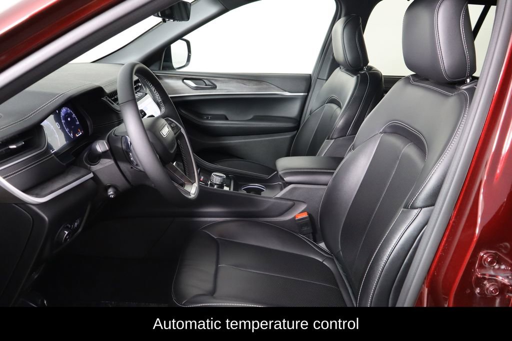 Used 2024 Jeep Grand Cherokee Limited w/ Luxury Tech Group II image 7