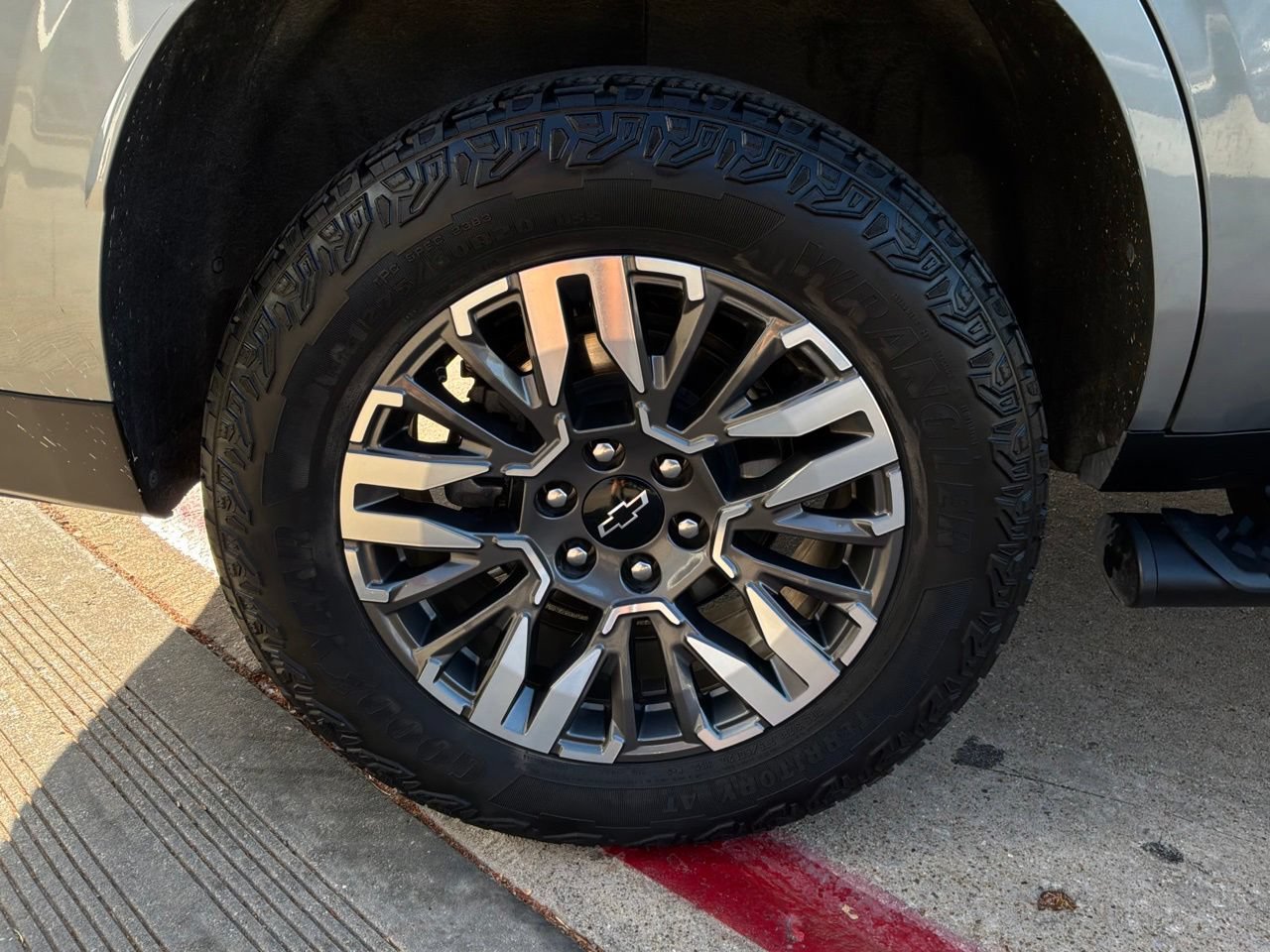 Used 2025 Chevrolet Tahoe Z71 AWD/4WD image 9