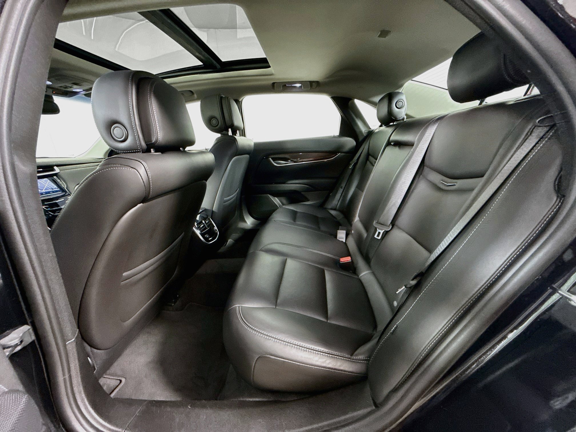 Used 2013 Cadillac XTS Luxury w/ Driver Awareness Package FWD image 26