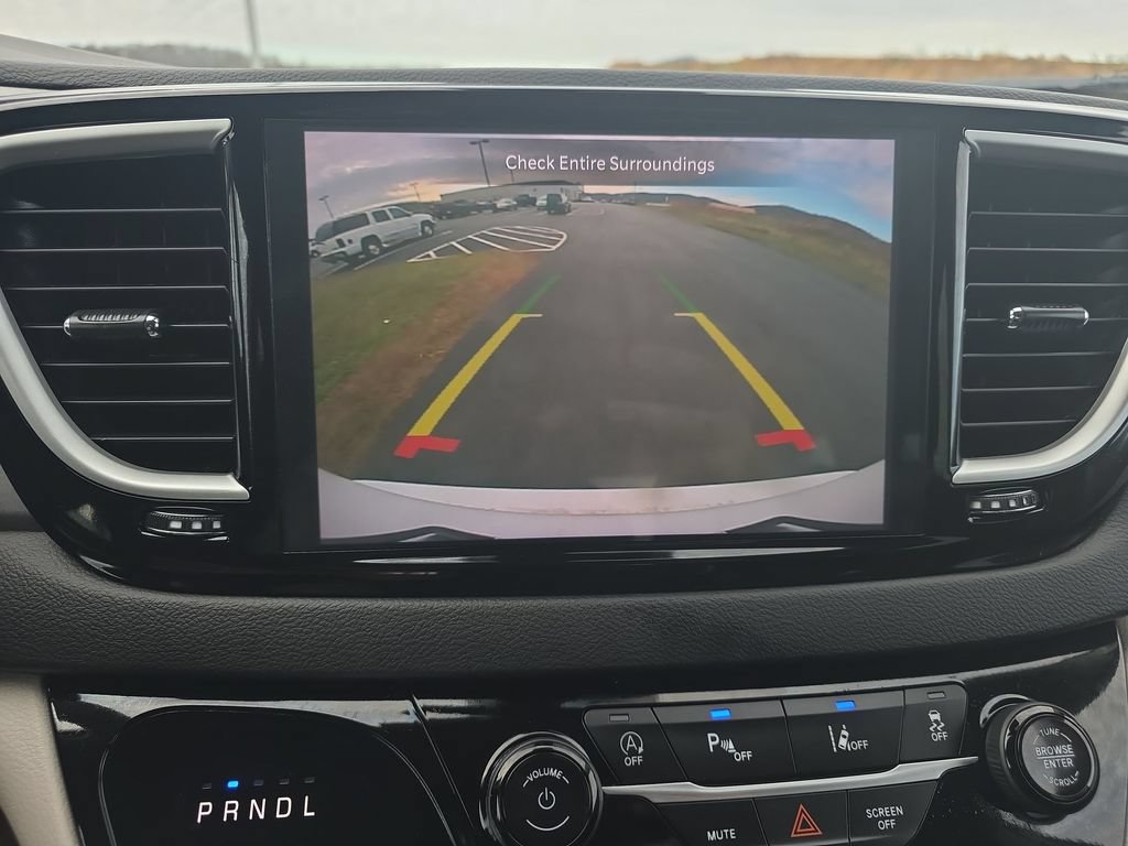 Used 2024 Chrysler Pacifica Touring-L FWD image 17