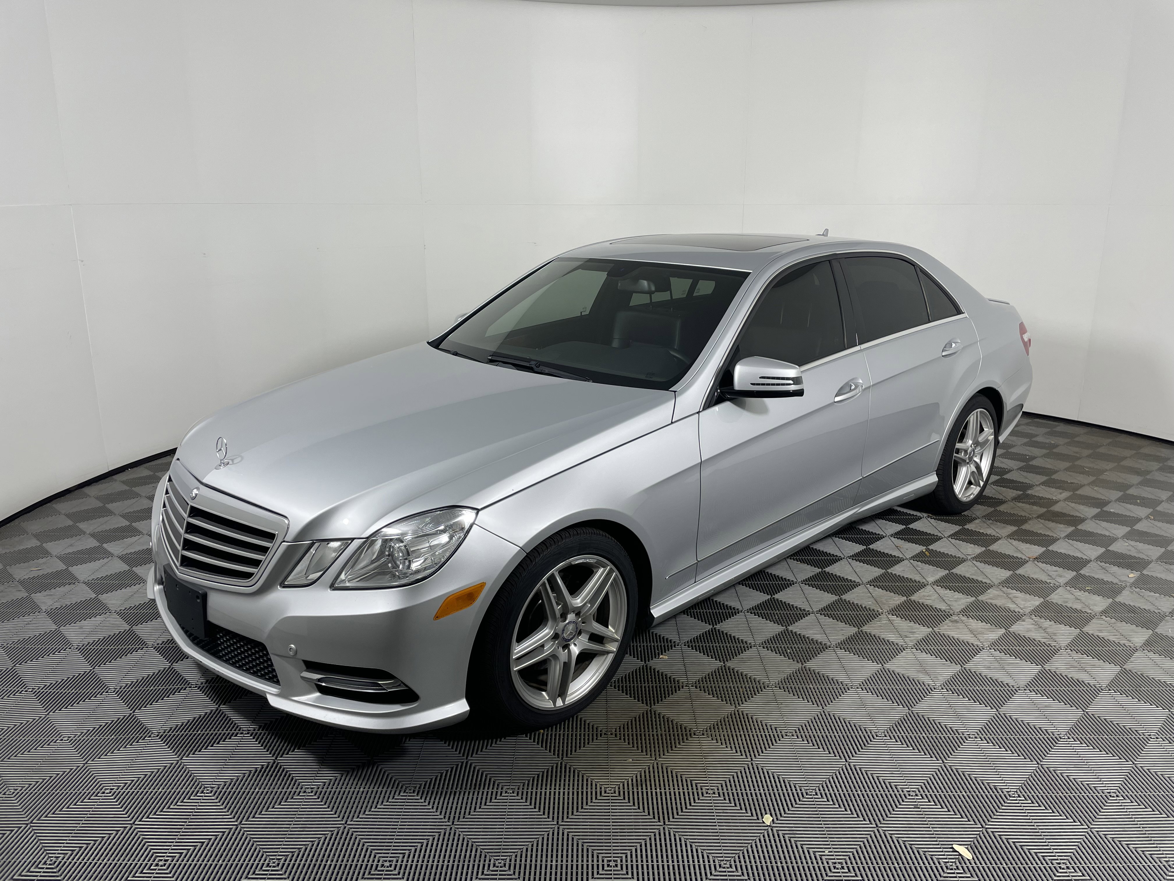 Used 2013 Mercedes-Benz E 350 4MATIC Sedan image 9