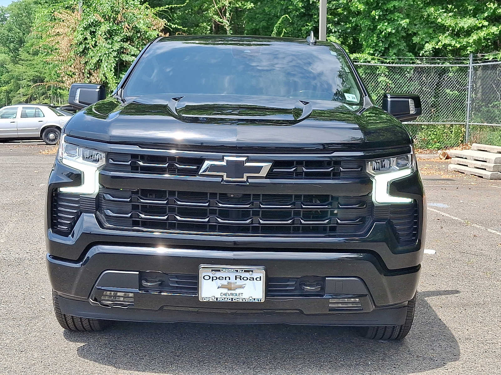 Used 2023 Chevrolet Silverado 1500 RST AWD/4WD image 2