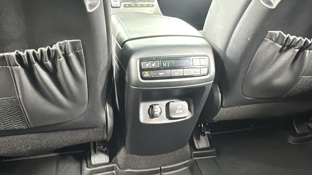 Used 2022 Hyundai Palisade Limited w/ Winter Package image 40