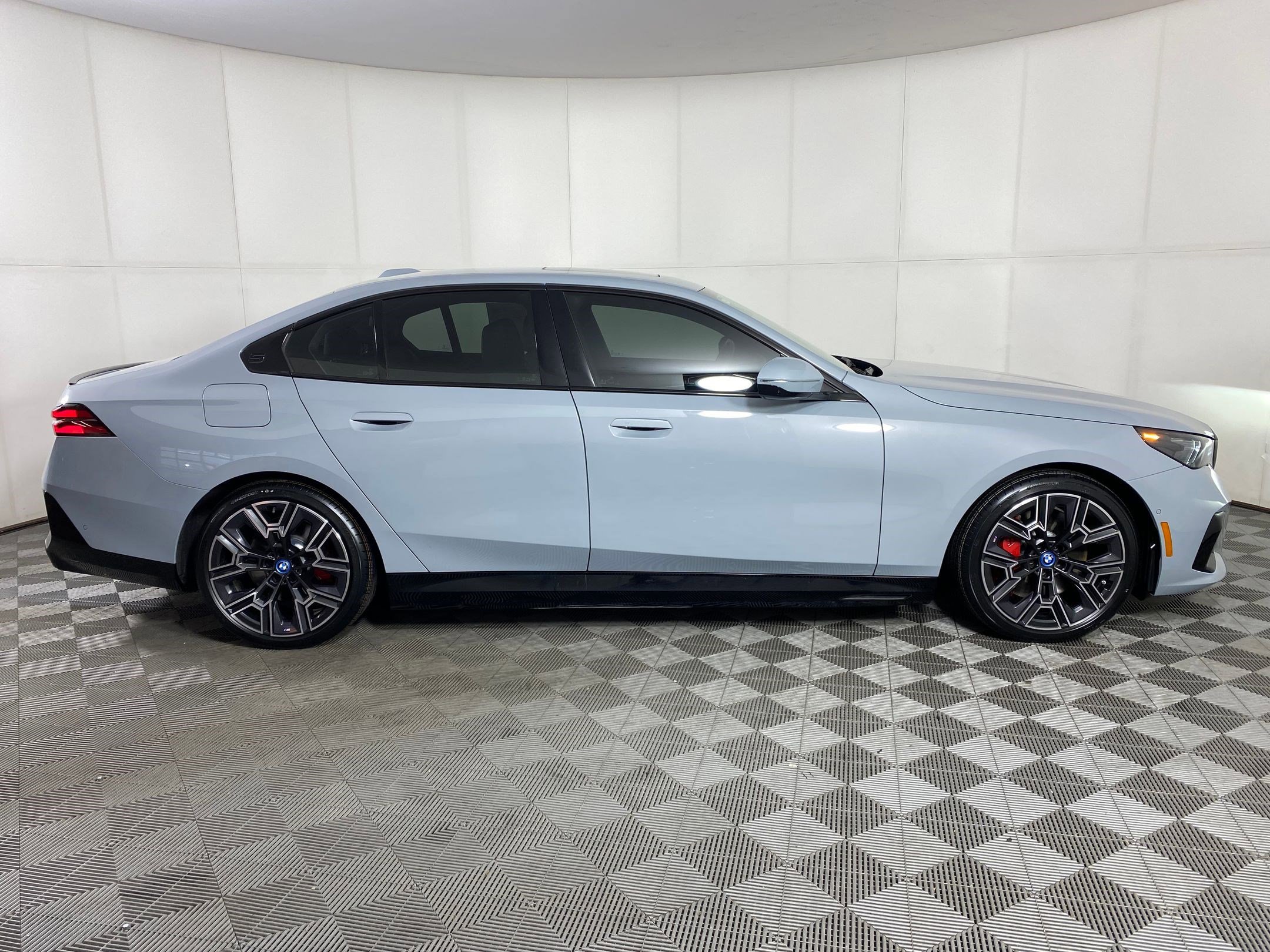 Certified 2025 BMW i5 xDrive40 w/ M Sport Package image 8