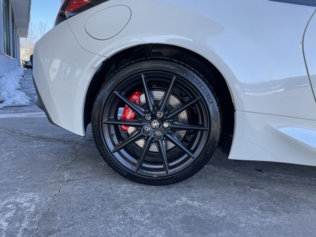 Used 2025 Toyota GR86 Premium w/ Performance Package image 30