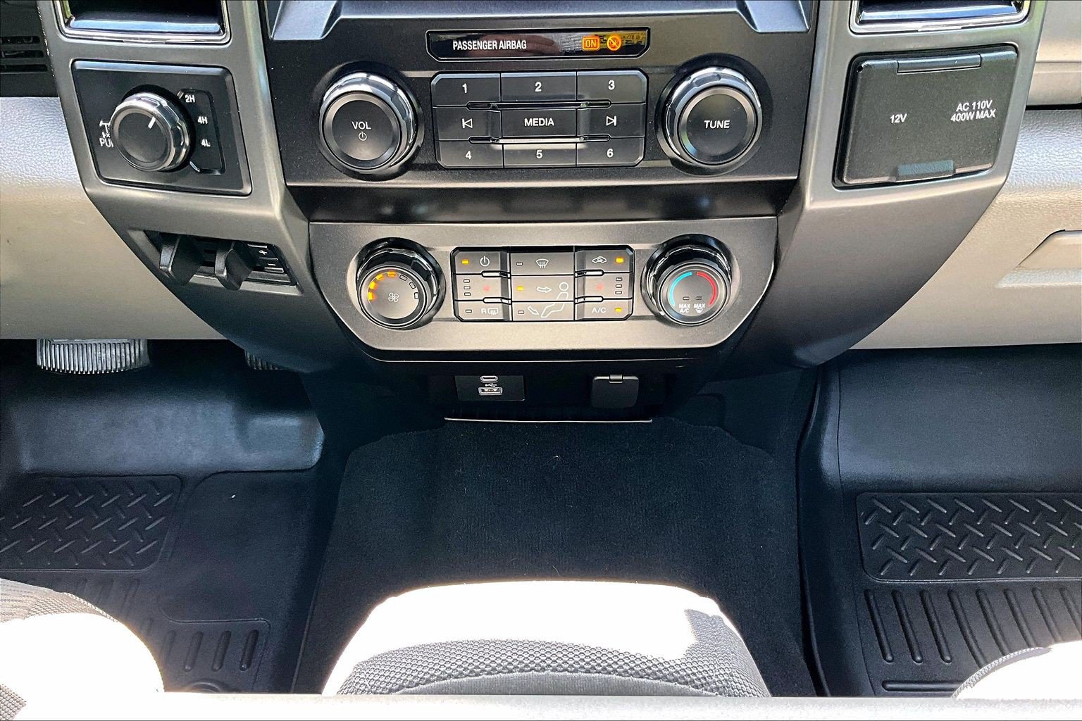 Used 2020 Ford F350 XLT w/ XLT Premium Package AWD/4WD image 24