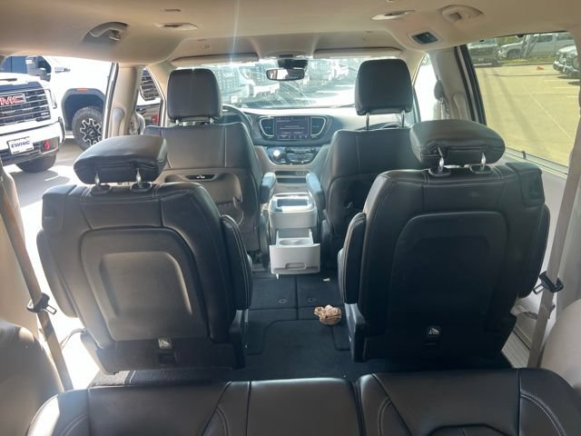 Used 2023 Chrysler Pacifica Touring-L FWD image 6