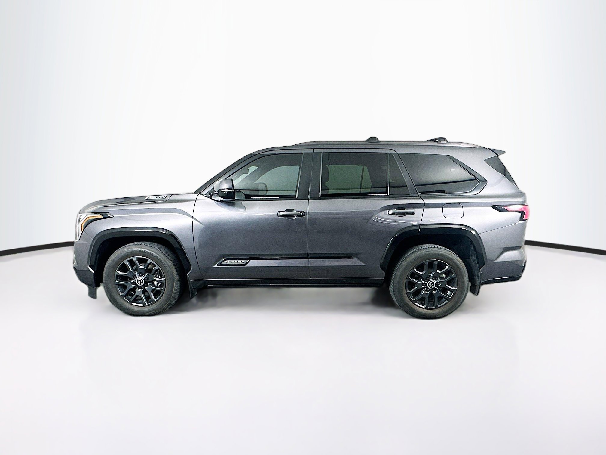Used 2024 Toyota Sequoia Platinum AWD/4WD image 4