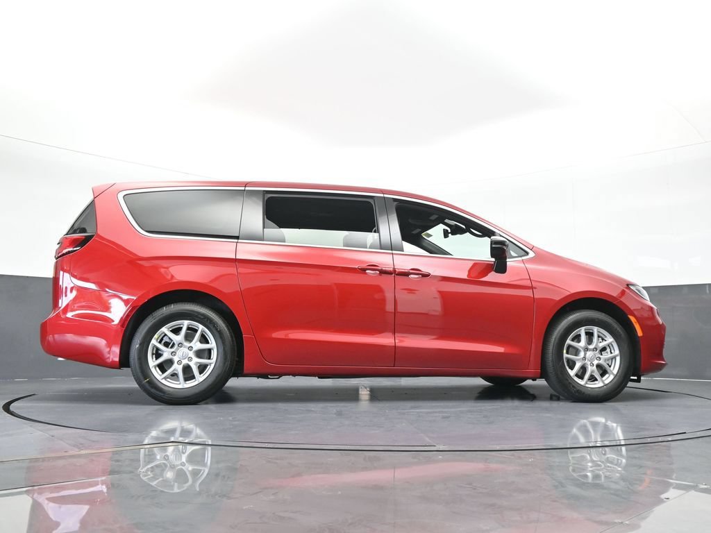New 2026 Chrysler Pacifica Select FWD image 58
