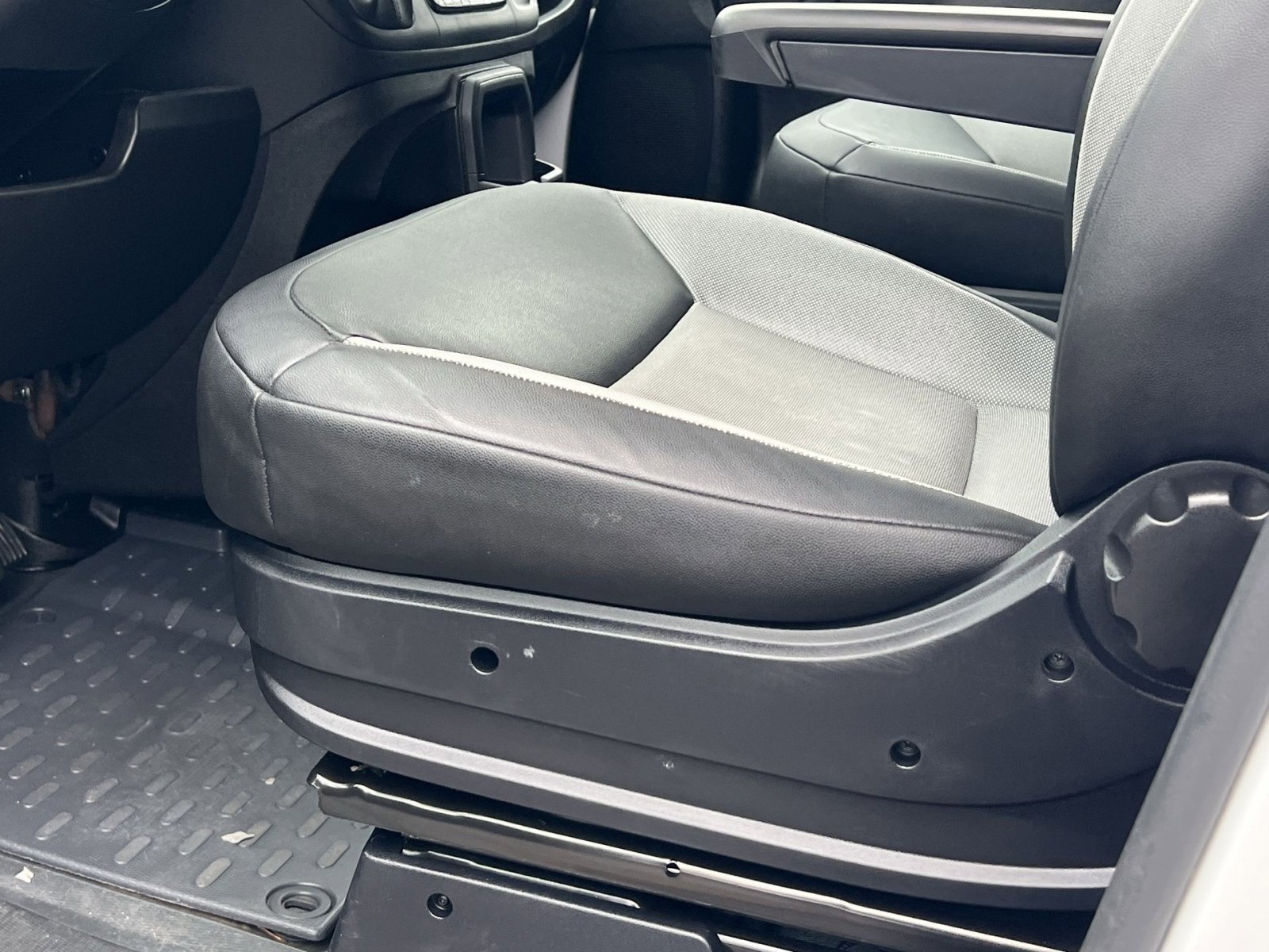 Used 2024 RAM ProMaster 2500 w/ Convenience Group image 12