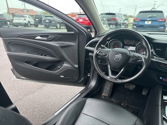Used 2018 Buick Regal Essence w/ Driver Confidence Package #1 image 18