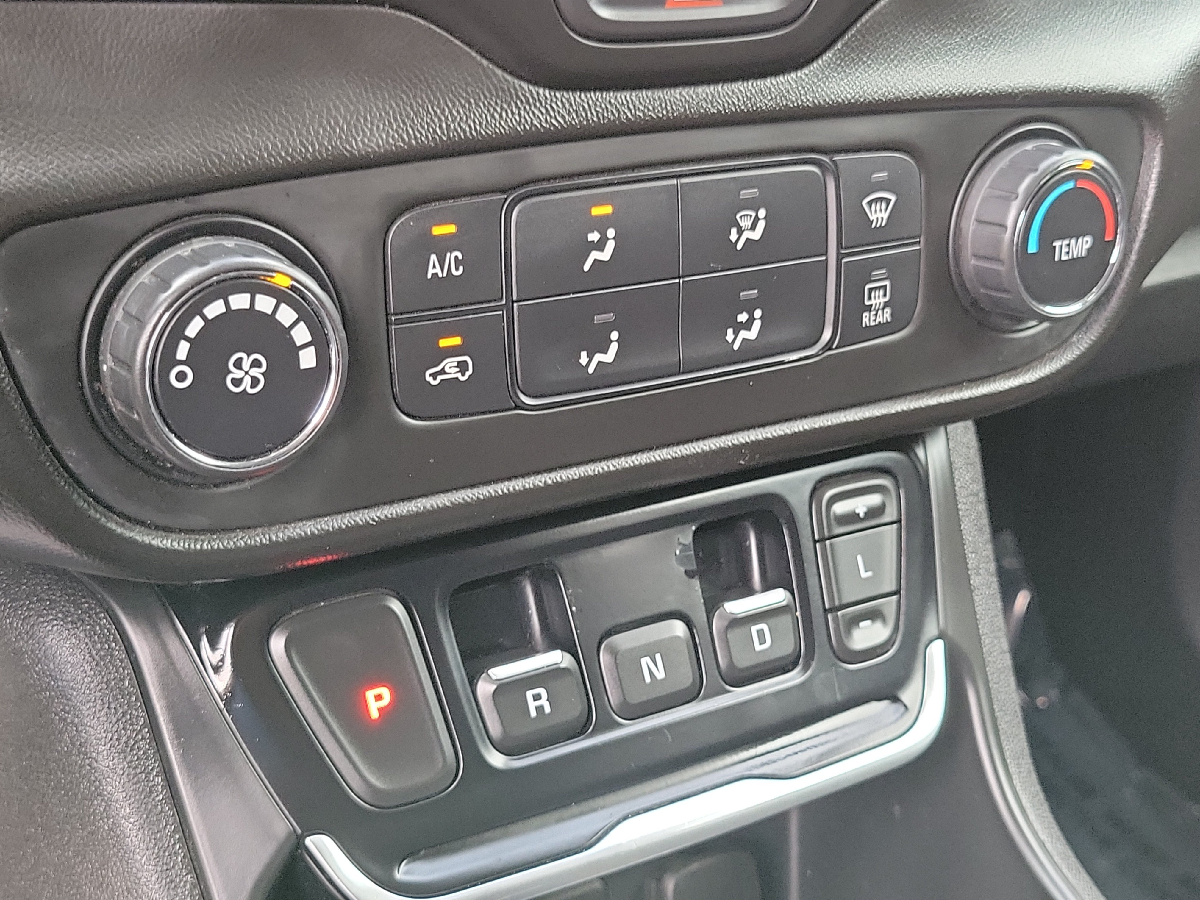 Used 2021 GMC Terrain SLE FWD image 24