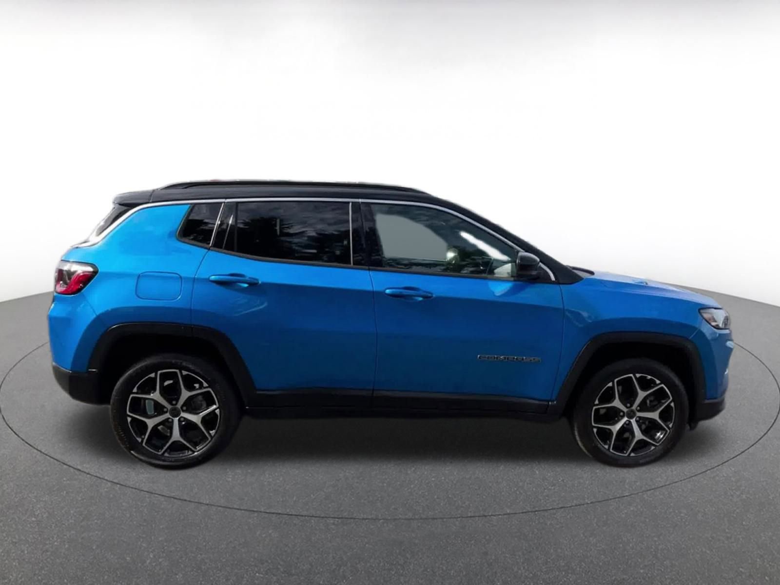 Used 2025 Jeep Compass Limited image 16