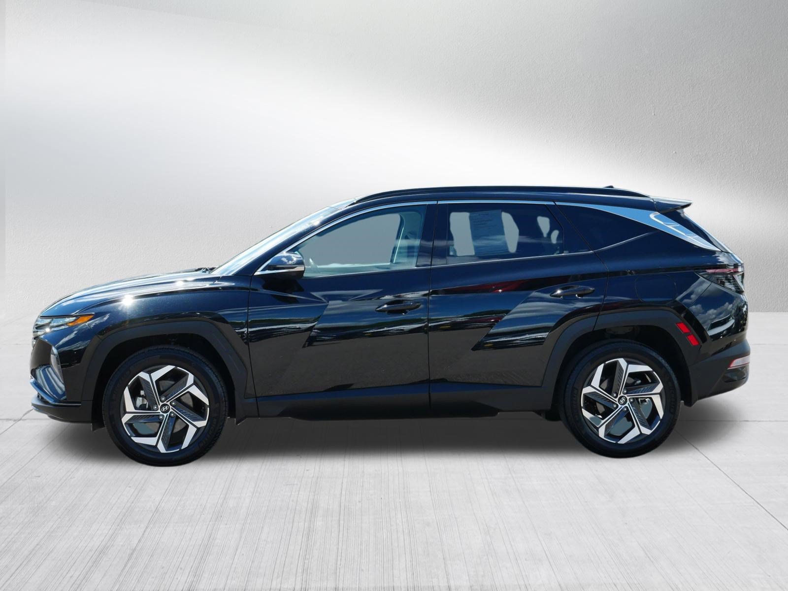 Certified 2024 Hyundai Tucson Limited AWD/4WD image 4