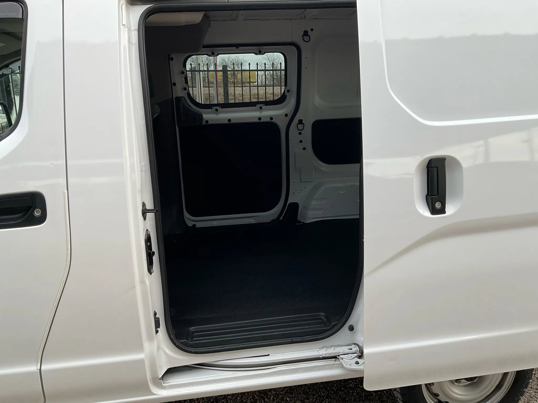 Used 2020 Nissan NV200 S w/ Sliding Glass Door Package image 15