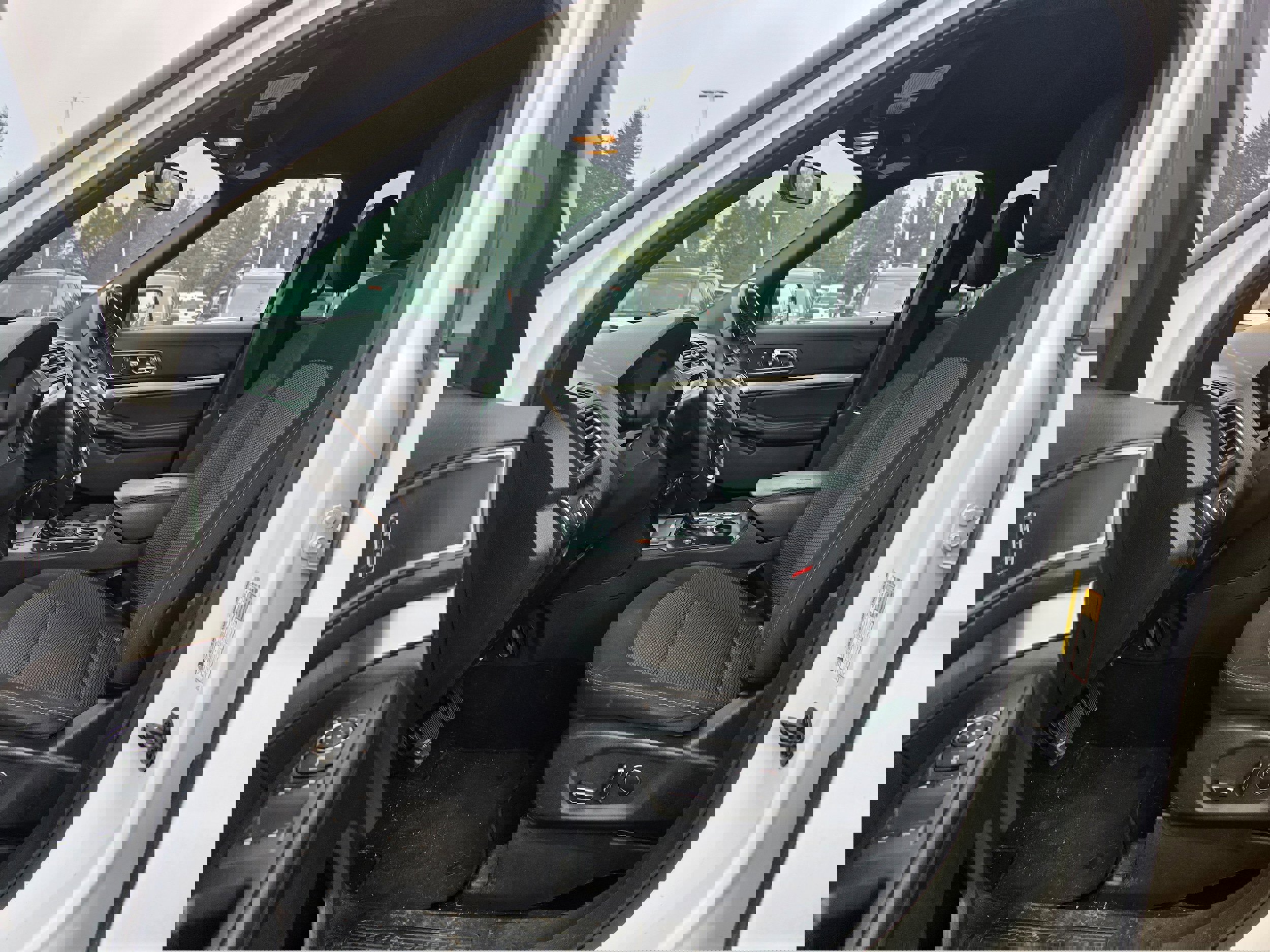 Used 2018 Ford Explorer XLT w/ Equipment Group 201A image 18