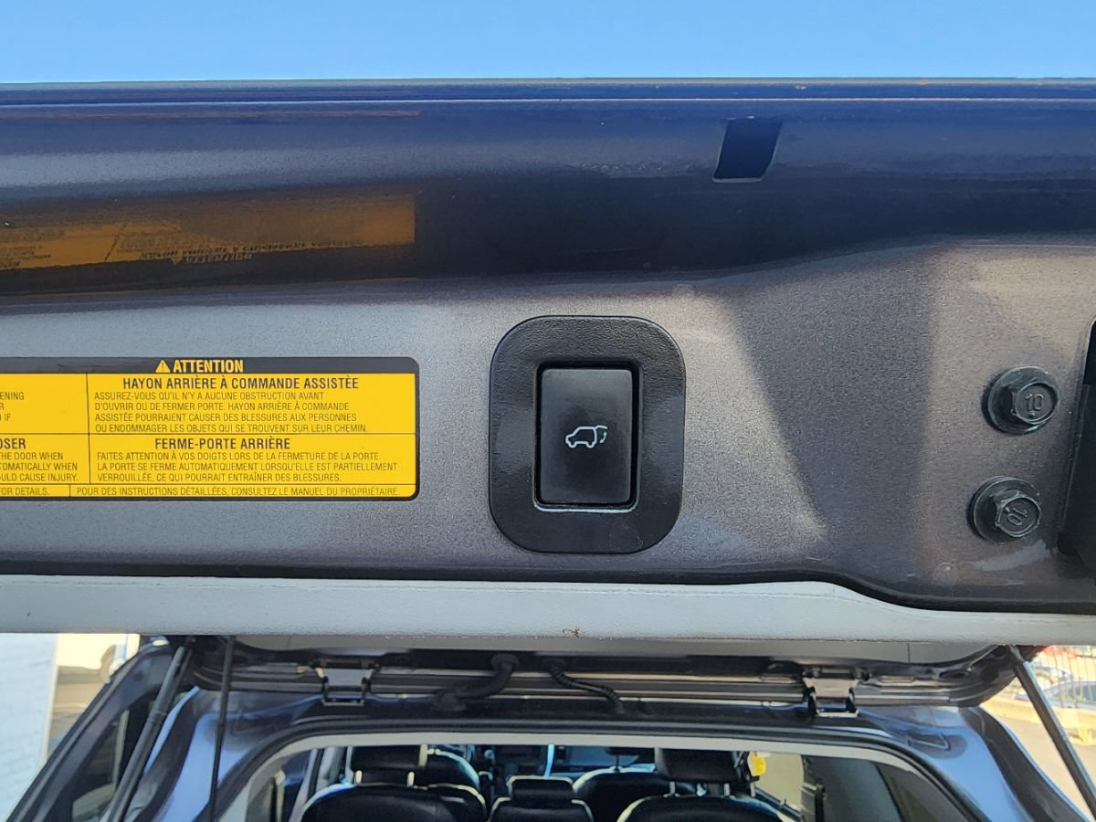 Used 2015 Toyota Sienna SE w/ SE Preferred Package FWD image 13