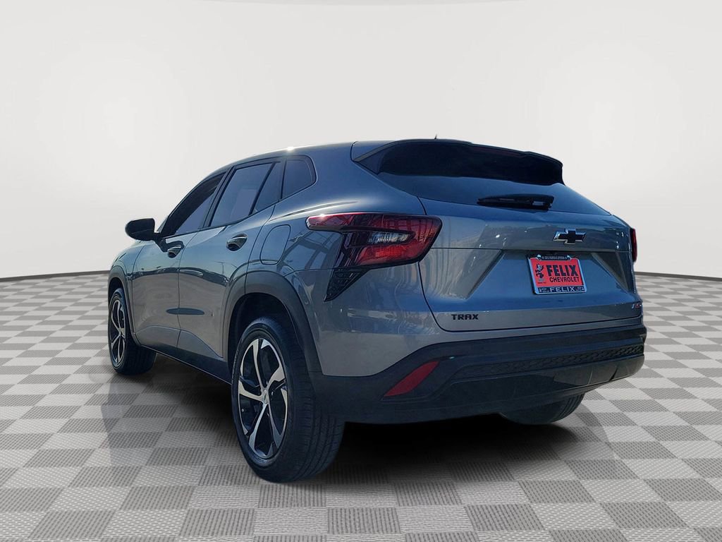 Used 2024 Chevrolet Trax RS w/ Sunroof Package image 4