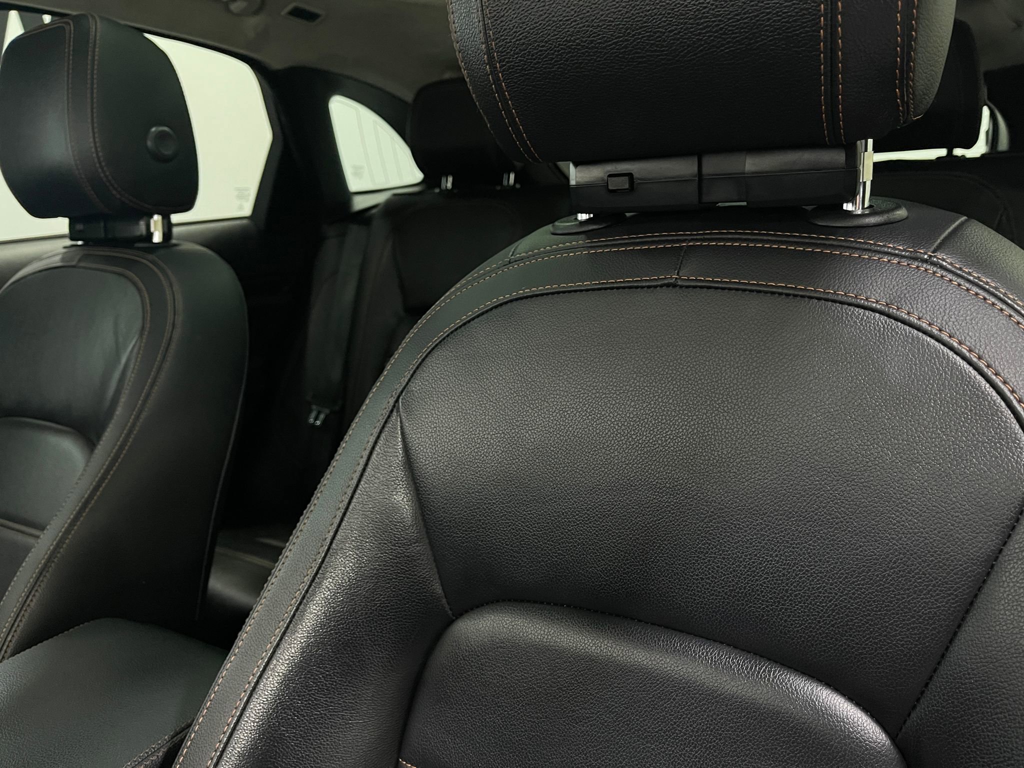 Used 2019 Jaguar F-PACE Prestige image 18