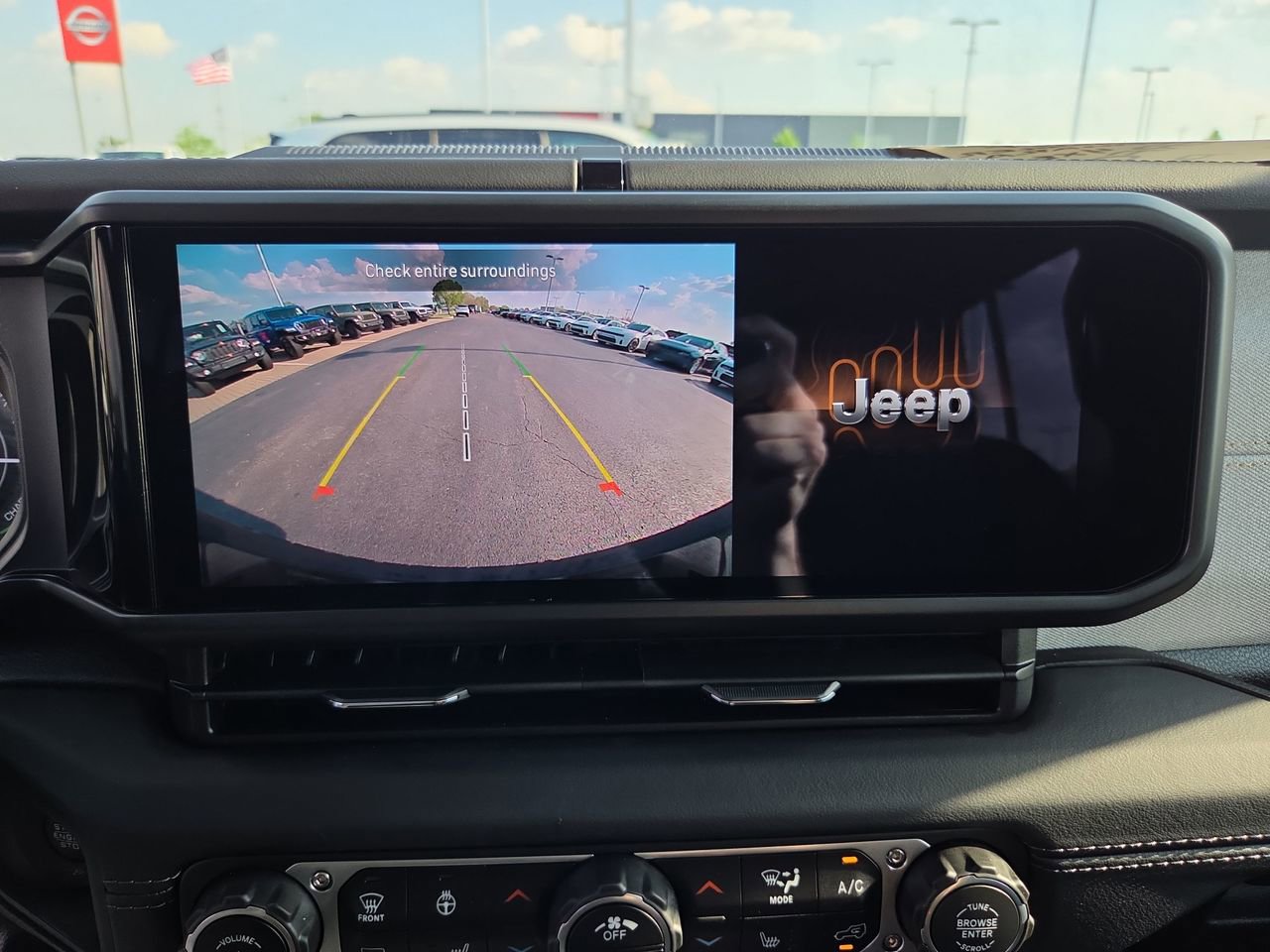 Used 2025 Jeep Wrangler Unlimited Sahara AWD/4WD image 24