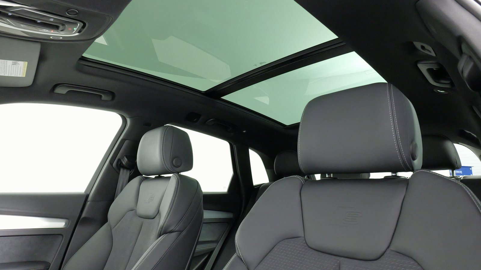 Used 2024 Audi Q5 e Premium Plus w/ Premium Plus Package image 43