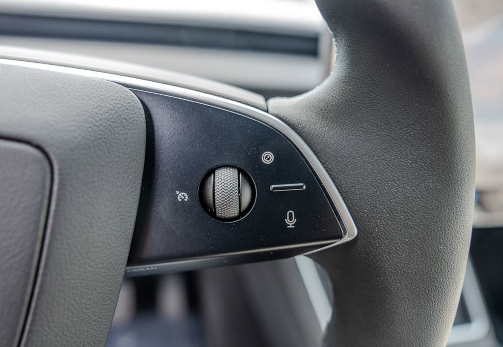 Used 2026 Tesla Model Y Long Range image 7