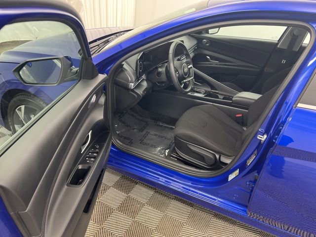 Used 2024 Hyundai Elantra SEL w/ Convenience Package image 12