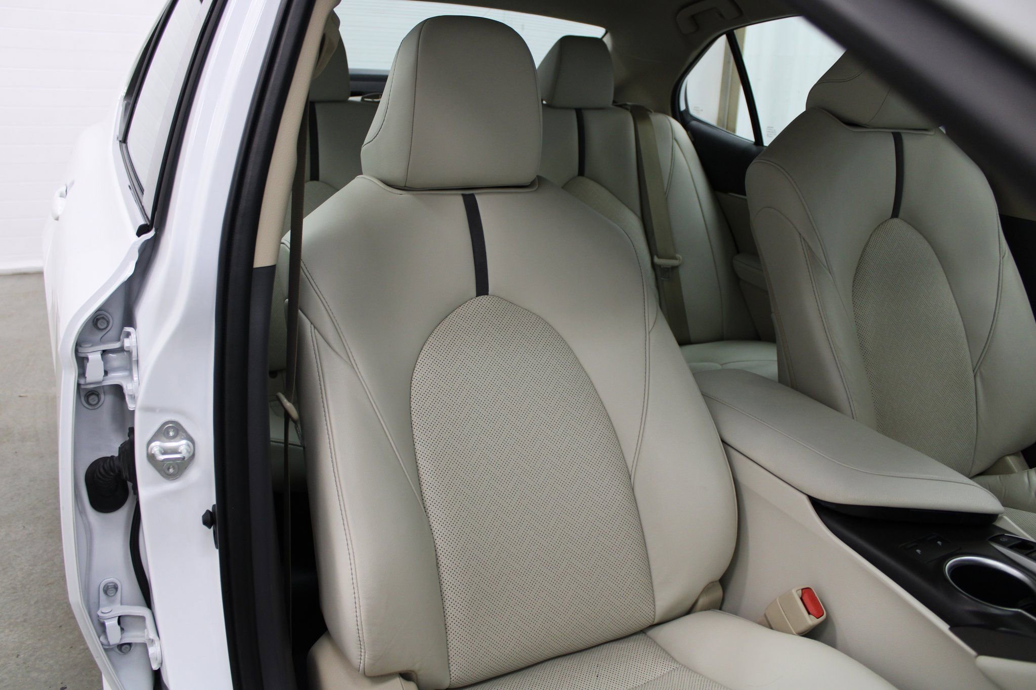 Used 2023 Toyota Camry XLE image 32