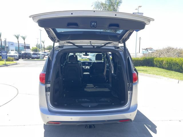Used 2018 Chrysler Pacifica Touring-L Plus FWD image 27