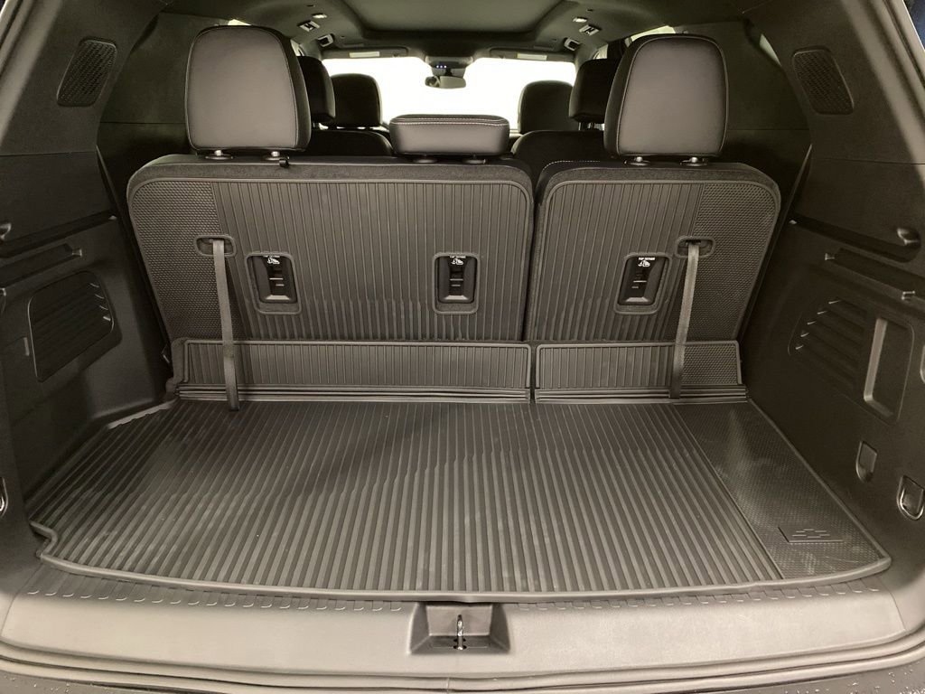 New 2026 Chevrolet Traverse LT w/ Sun and Wheel Package AWD/4WD image 8