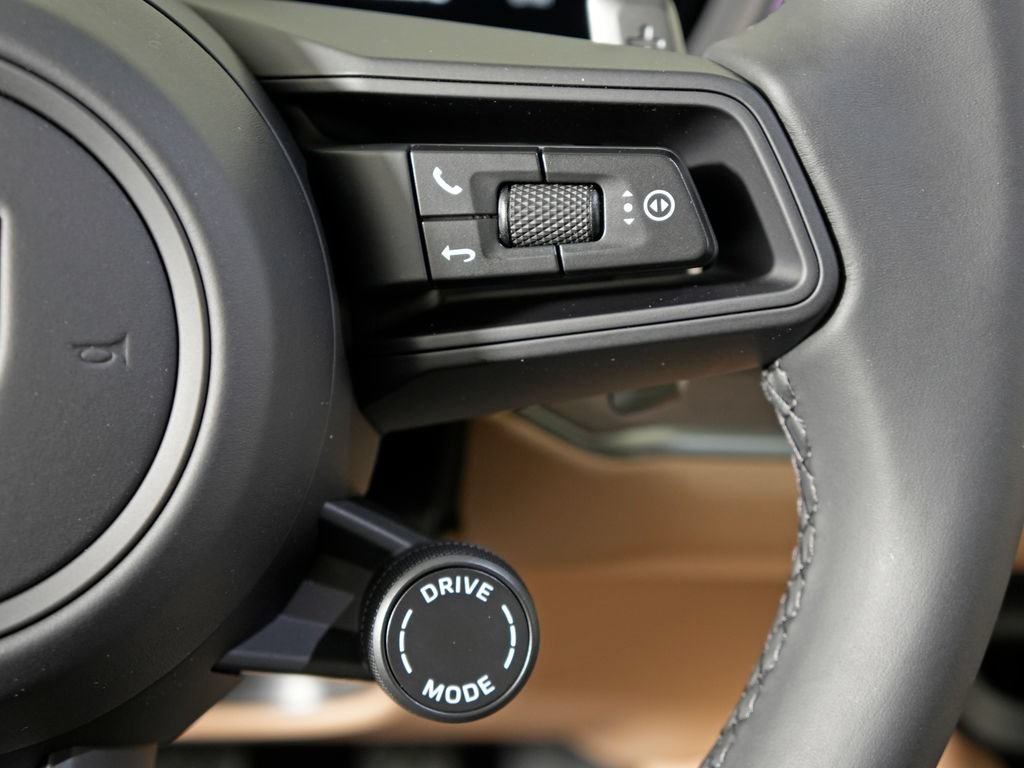 Certified 2026 Porsche Cayenne AWD/4WD image 26