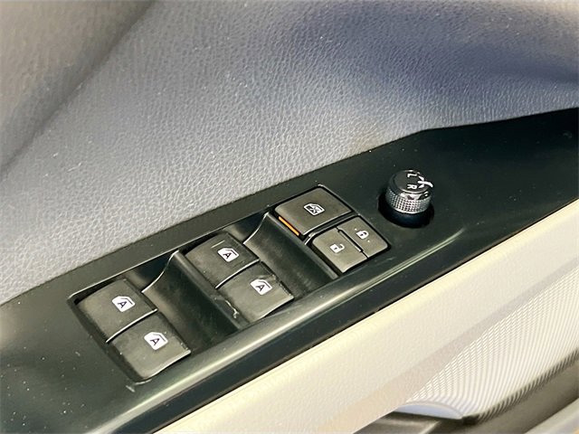 Used 2020 Toyota Camry SE image 19