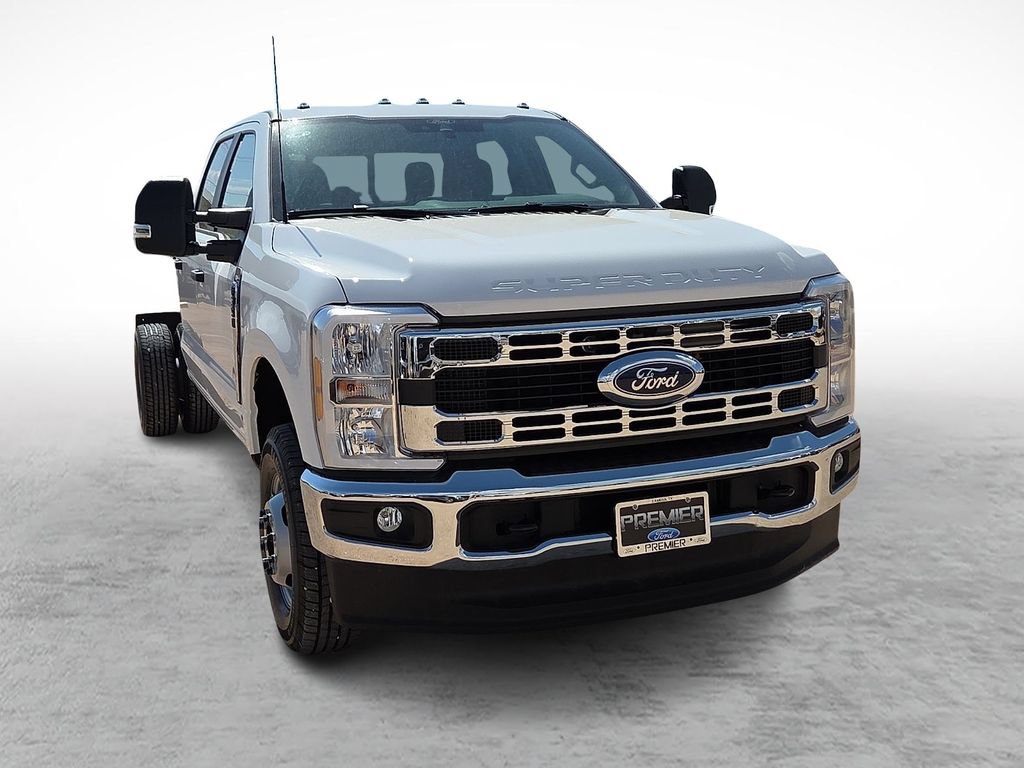 New 2026 Ford F350 XL w/ XL Chrome Package AWD/4WD image 2