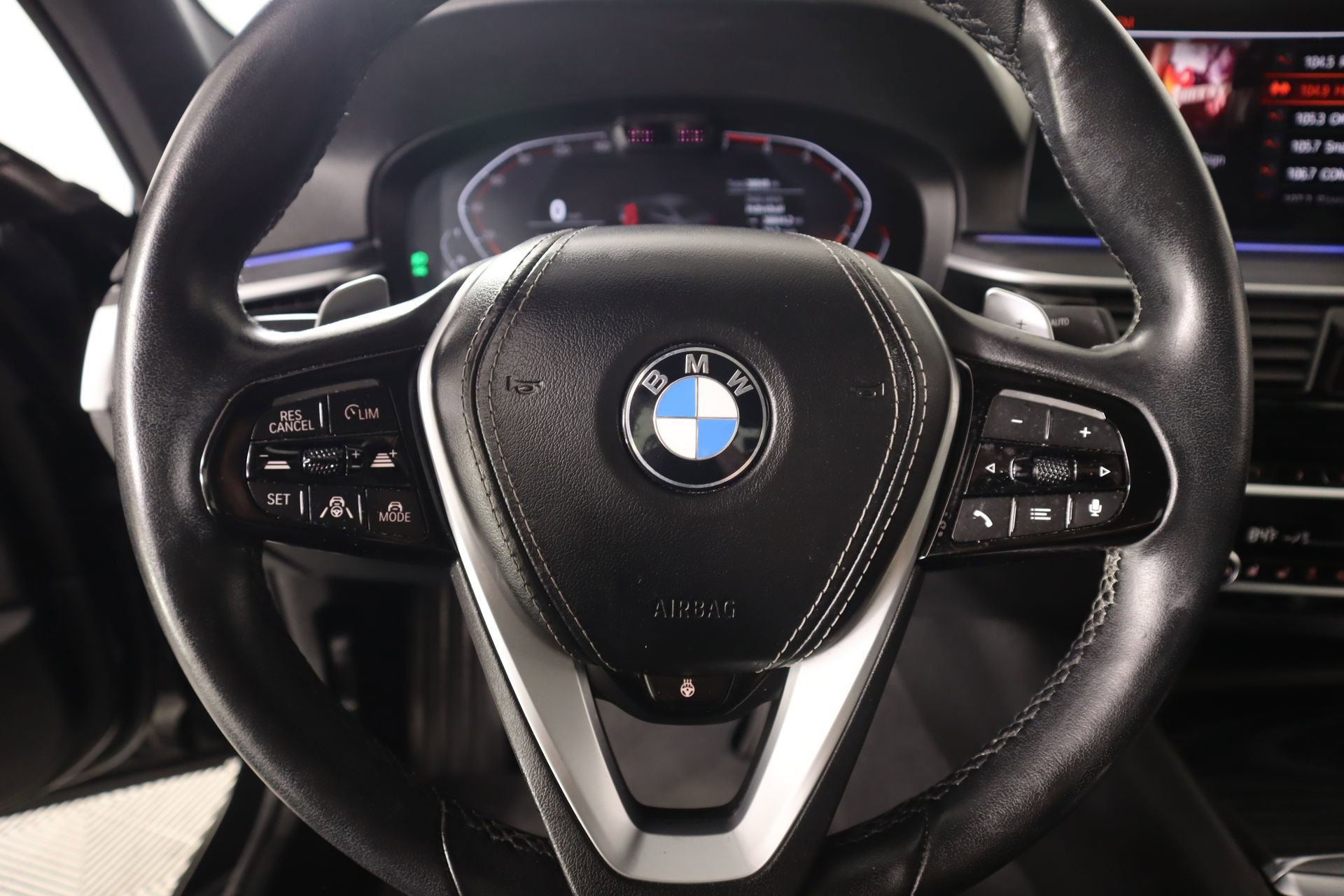 Used 2022 BMW 530i xDrive w/ Premium Package image 3