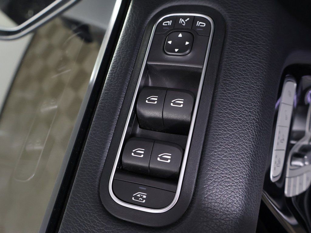 Used 2019 Mercedes-Benz G 63 AMG 4MATIC w/ Seat Comfort Package image 37