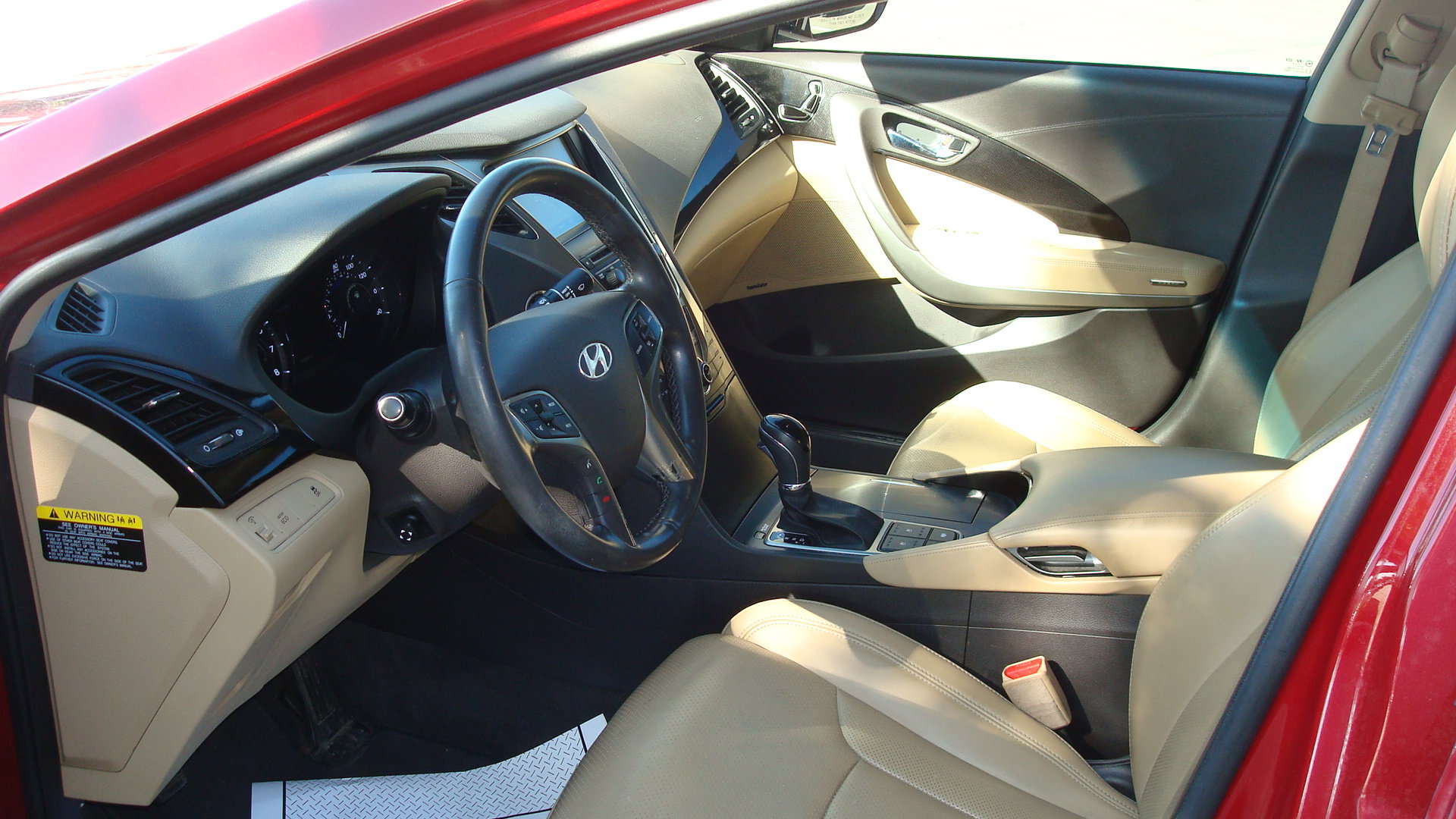 Used 2014 Hyundai Azera Limited w/ Option Group 02 FWD image 8