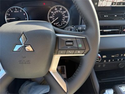 New 2025 Mitsubishi Outlander SE image 34