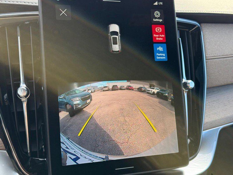 New 2026 Volvo XC90 B6 Core image 16