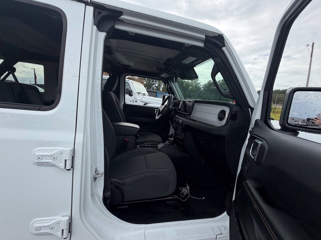 Used 2024 Jeep Wrangler Unlimited Sahara AWD/4WD image 44