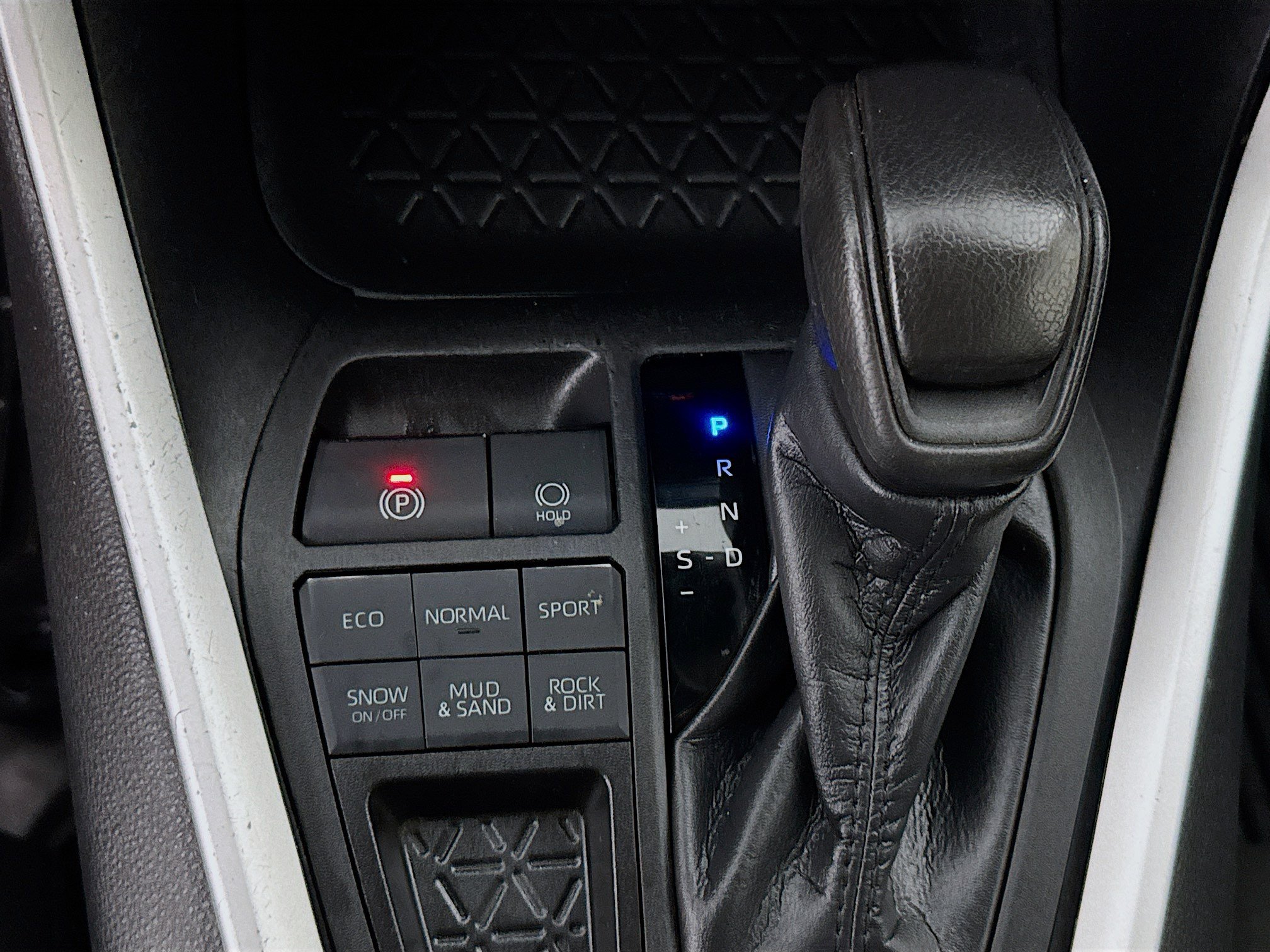 Used 2022 Toyota RAV4 LE AWD/4WD image 18