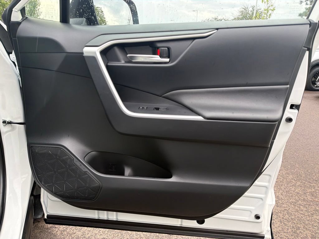 Used 2025 Toyota RAV4 SE AWD/4WD image 11