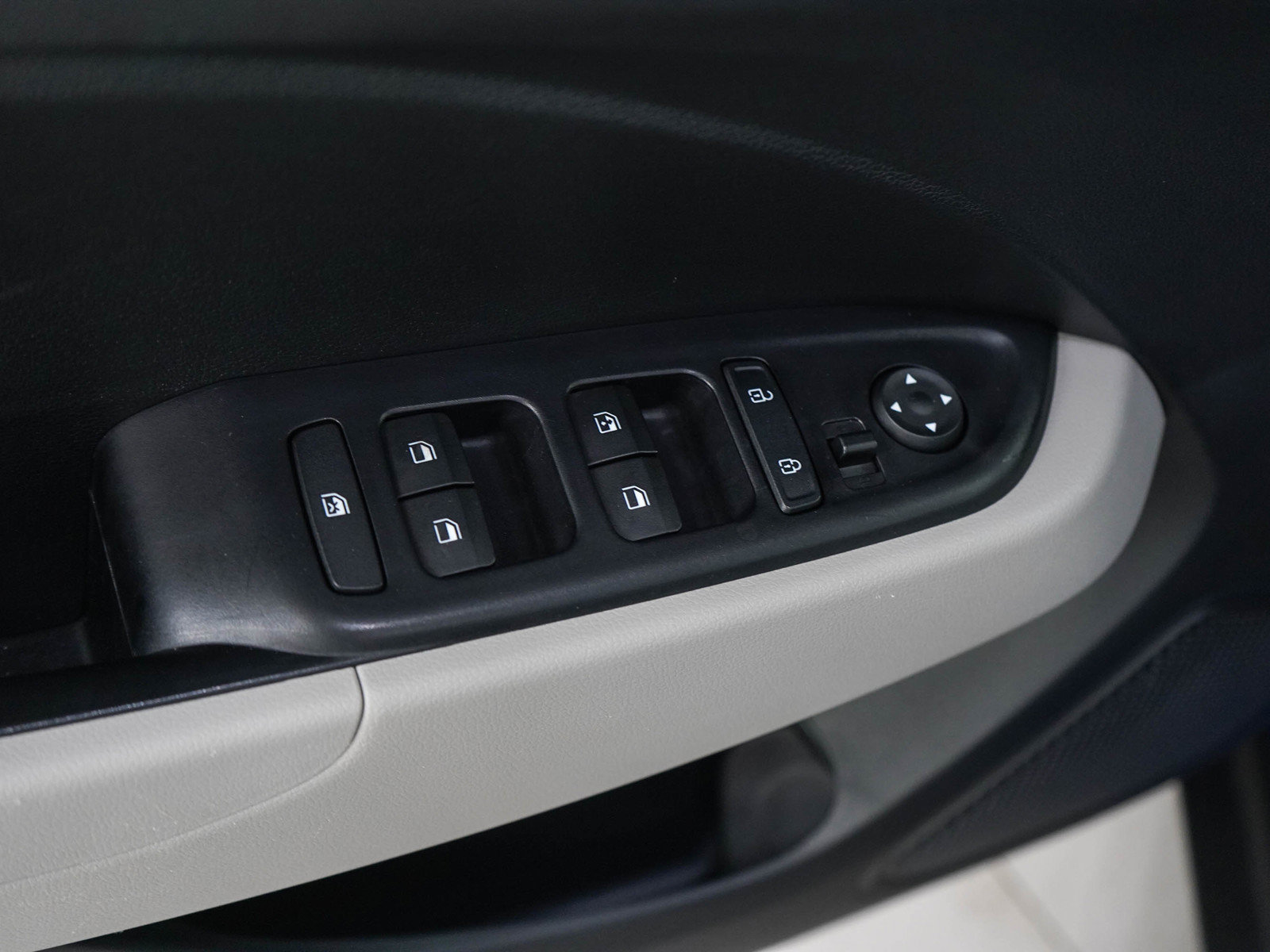 Used 2023 Hyundai Venue SEL FWD image 19