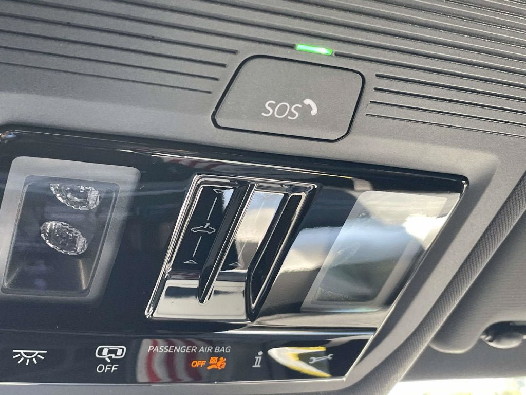 New 2026 Volkswagen Tiguan SE R-Line FWD image 29