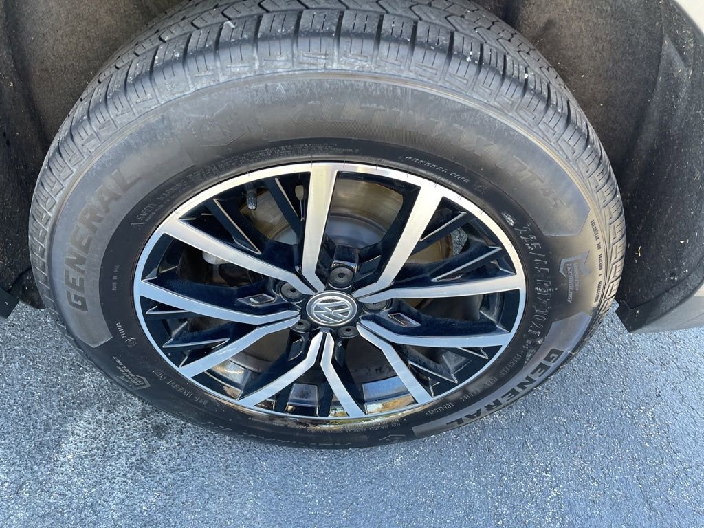 Used 2021 Volkswagen Tiguan SE w/ 3rd Row Seat Package image 19