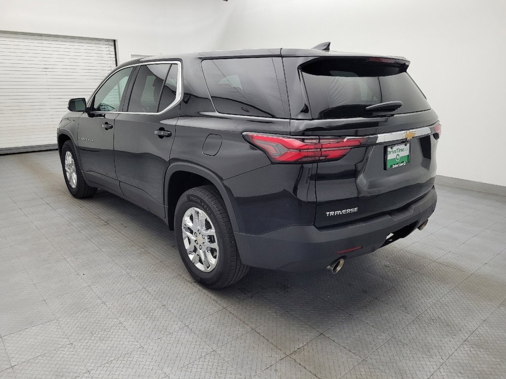 Used 2023 Chevrolet Traverse LS w/ Safety Package FWD image 5