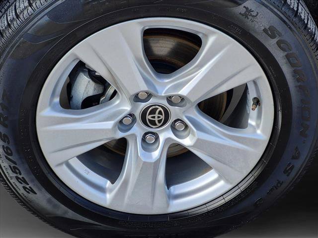 Used 2021 Toyota RAV4 XLE FWD image 22