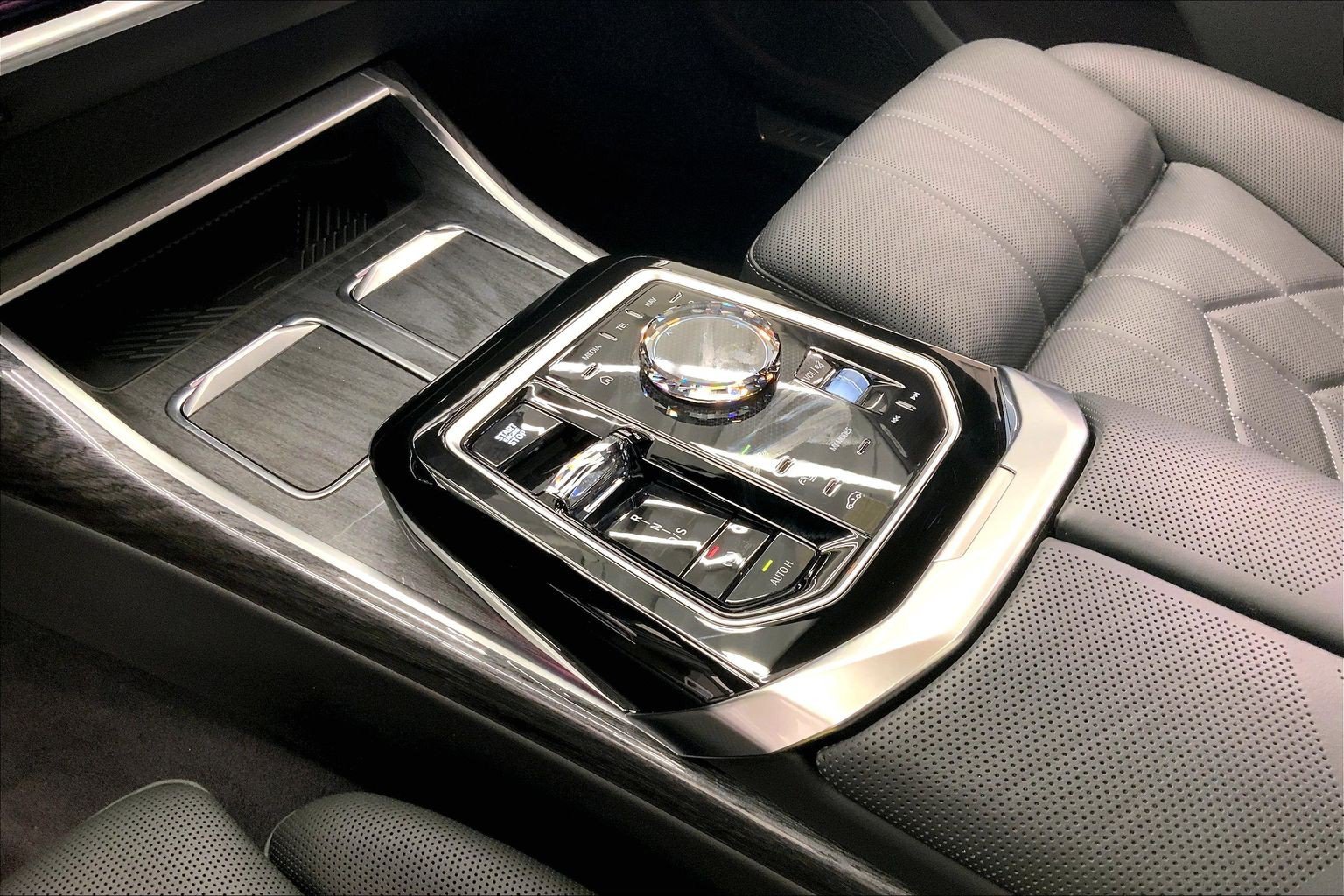 Used 2025 BMW 760i xDrive w/ Premium Package AWD/4WD image 16